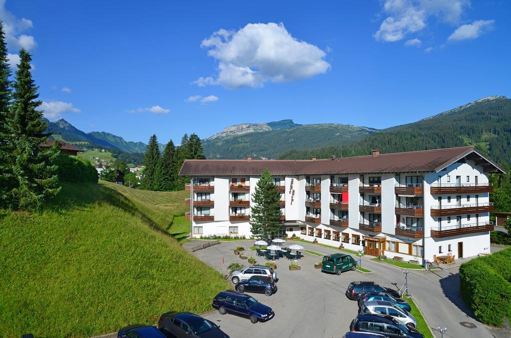 Familienhotel Kleinwalsertal Riezlern Exterior foto